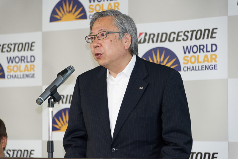 ワールドソーラーチャレンジの概要を説明した株式会社ブリヂストン 執行役員 ブランド戦略担当の鈴木通弘氏
