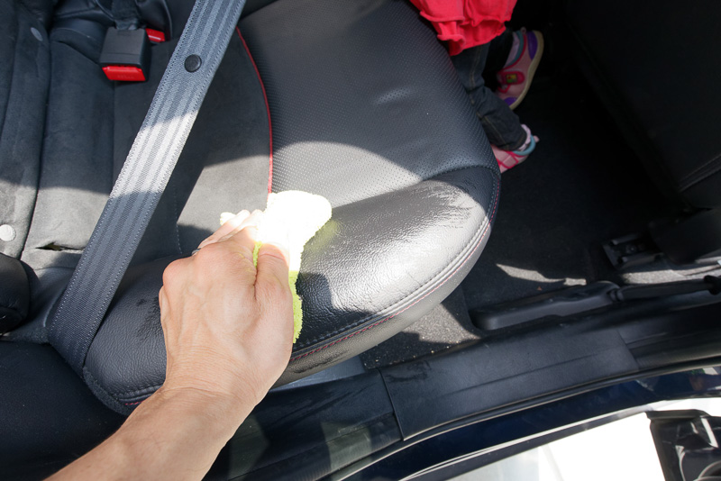 水拭きして……