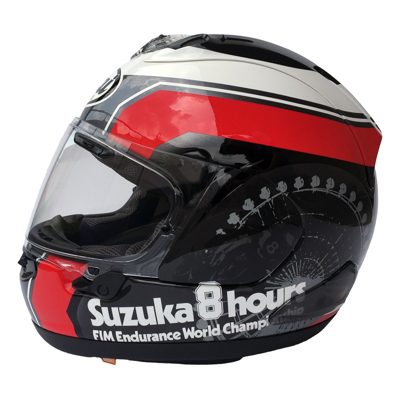 鈴鹿8耐をテーマにしたデザインで限定8個、8万円の「RX-7X 鈴鹿8耐40th記念デザインヘルメット」の左側面