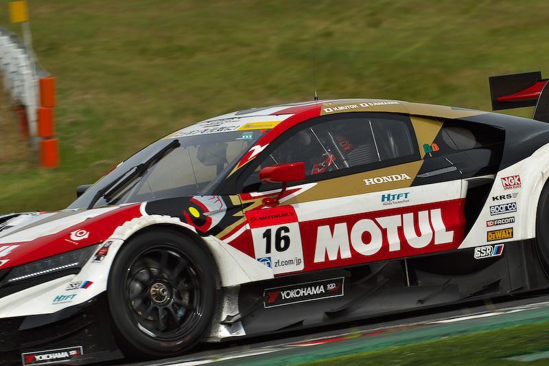 バトン選手のMOTUL MUGEN NSX-GTは、テストに参加したGT500クラスの8台中、トップから2.326秒遅れの7番手タイム。トップタイムをマークしたのは23号車MOTUL AUTECH GT-R（ミシュラン）だった