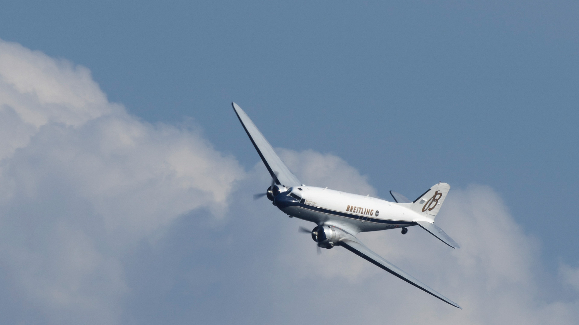 現在世界1周飛行中の航空機「ブライトリング DC-3」