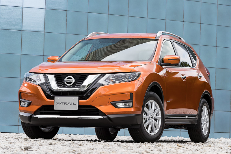 エクストレイル 20X HYBRID。ボディカラーは新色のプレミアムコロナオレンジ