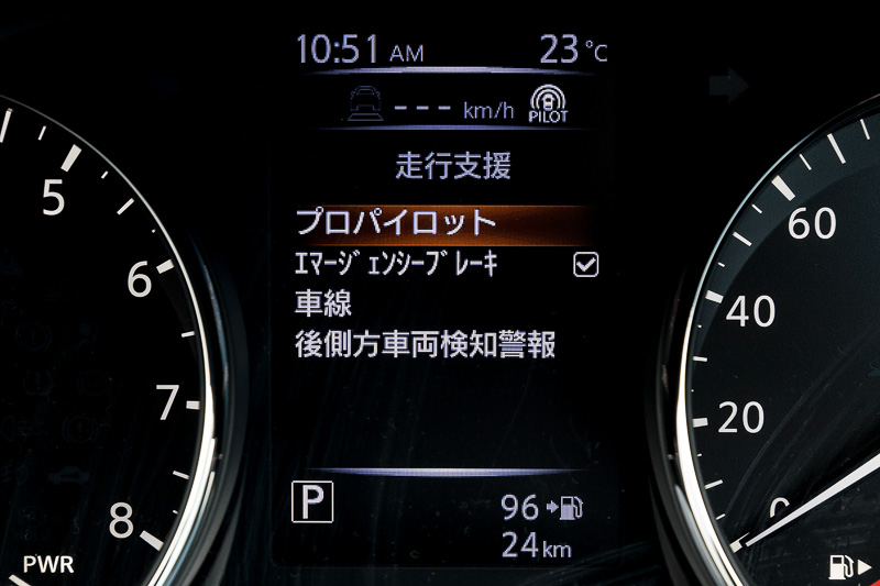 メーター中央に5インチ液晶パネルの「アドバンスドドライブアシストディスプレイ」を装備。プロパイロットの設定なども行なえる