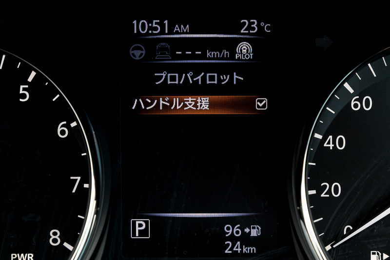 メーター中央に5インチ液晶パネルの「アドバンスドドライブアシストディスプレイ」を装備。プロパイロットの設定なども行なえる