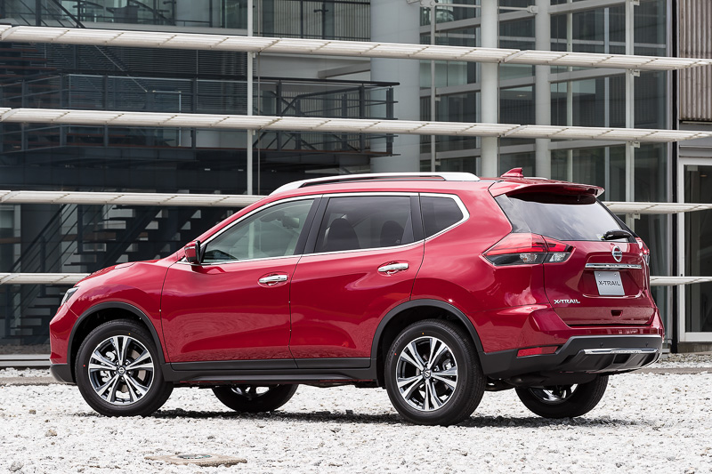 20X。ボディカラーは特別塗装色のガーネットレッド