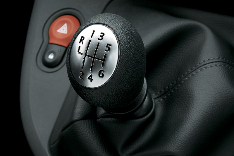 パワートレーンは1.2リッター直噴ターボ＋6速MTを採用