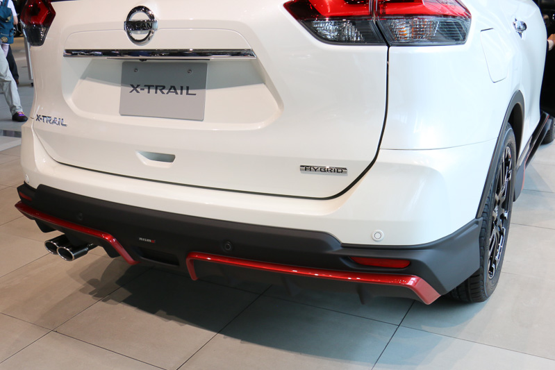 前後のアンダースポイラーはPPE（ポリフェニレンエーテル）で構成