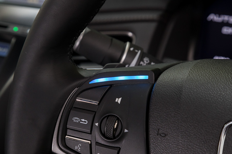 自動運転可能な状況を示すLED