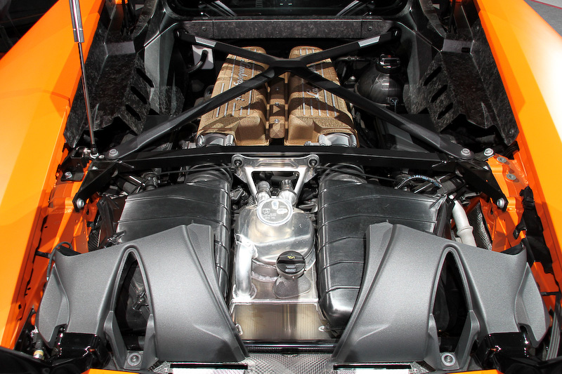 ボンネットフード内のエアダクトに2つのフラップが備わる