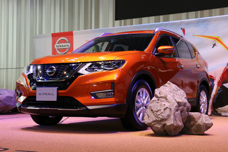 エクストレイル 20X HYBRID（プレミアムコロナオレンジ）