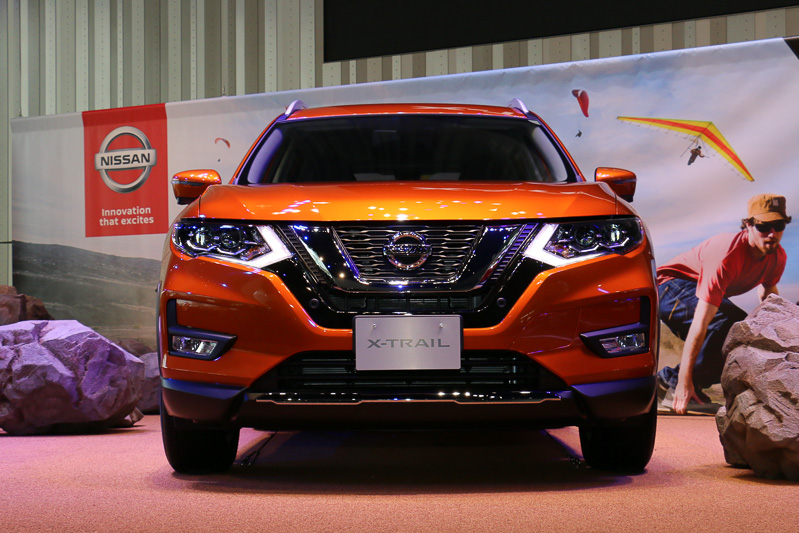 エクストレイル 20X HYBRID（プレミアムコロナオレンジ）