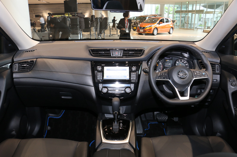 インパネデザインには“しなやかな翼のような広がりを表現した”という「グライディングウイング」を採用