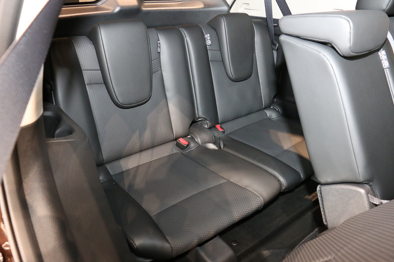 インテリアカラーは全車ブラック。20Xには7人乗りの3列シート車をラインアップ