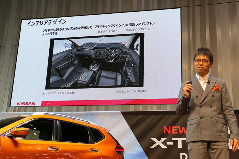 内装の変更点。200mmの前後スライド機構は2列シートSUVで初めての装備