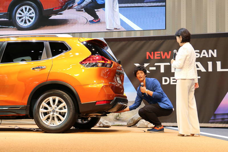 「ごめんなさい、蹴っちゃった」。なんてシーンも