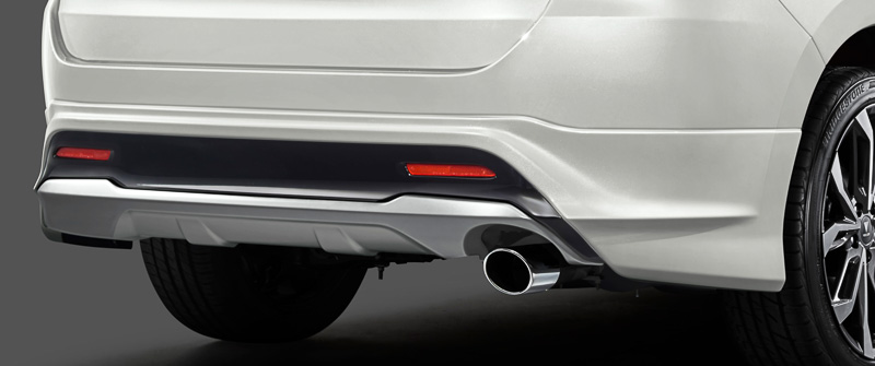 リアスタイリングキット（リアスカート＋マフラーカッター）塗装済は7万7760円