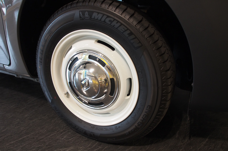 特別装備のクラシックアロイホイール