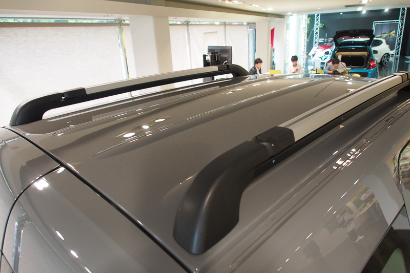 特別装備のマルチルーフレール