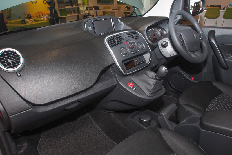 マニュアル・トランスミッションの室内