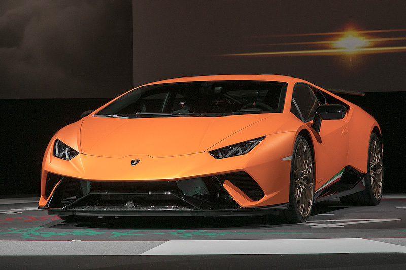 ニュルブルクリンク ノルトシュライフェ（北コース）で量産車として世界最速となる6分52秒01のラップタイムを記録した「ウラカン・ペルフォルマンテ」