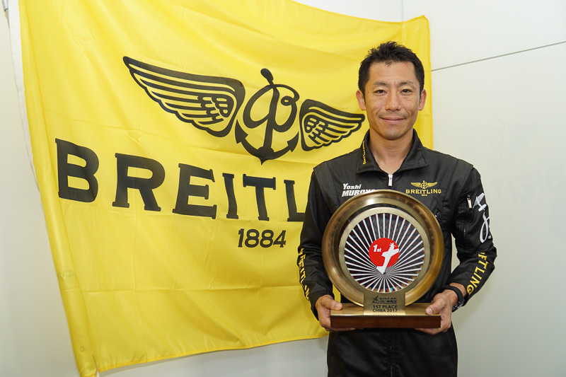 室屋義秀選手（No.31 チーム ファルケン）