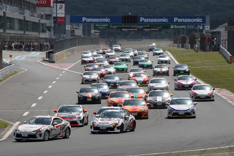 スタートから3ラップ目あたりまで菱井選手の後ろについて様子を見て、後続が離れてから勝負をかける作戦