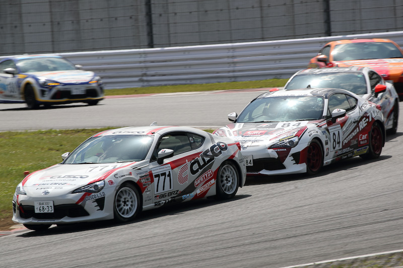 スタートから3ラップ目あたりまで菱井選手の後ろについて様子を見て、後続が離れてから勝負をかける作戦