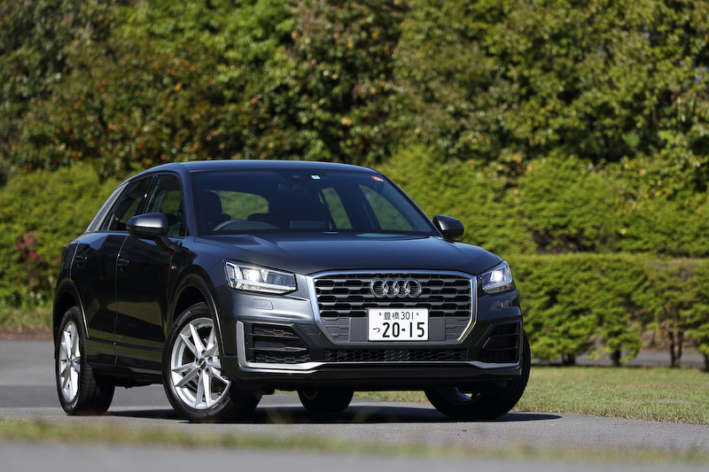 6月13日発売の新型「Q2」（撮影車は280台限定の特別仕様車「Q2 1st edition」）のボディサイズは4205×1795×1520mm（全長×全幅×全高）、ホイールベース2595mm。全高を1530mmとすることで多くの立体駐車場にも順応する。価格は490万円