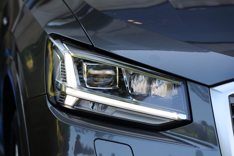 LEDヘッドライトの点灯パターン