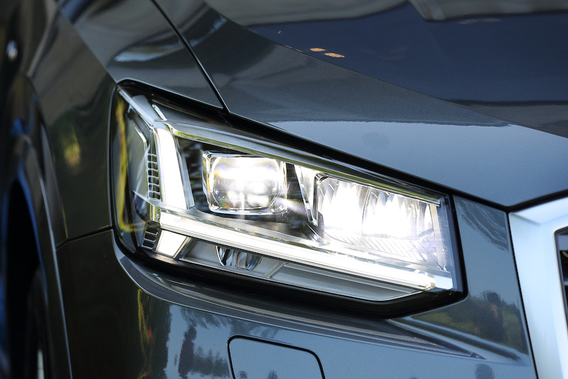 LEDヘッドライトの点灯パターン