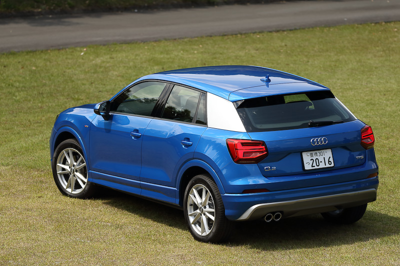 6月13日発売の新型「Q2」（撮影車は280台限定の特別仕様車「Q2 1st edition」）のボディサイズは4205×1795×1520mm（全長×全幅×全高）、ホイールベース2595mm。全高を1530mmとすることで多くの立体駐車場にも順応する。価格は490万円