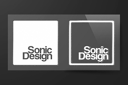 イベント期間中に購入者へプレゼントされる「液晶ディスプレイクリーナー」「ソニックデザイン純正ロゴバッヂ（2個）」「ソニックデザイン特製ロゴステッカー（2枚1組）」