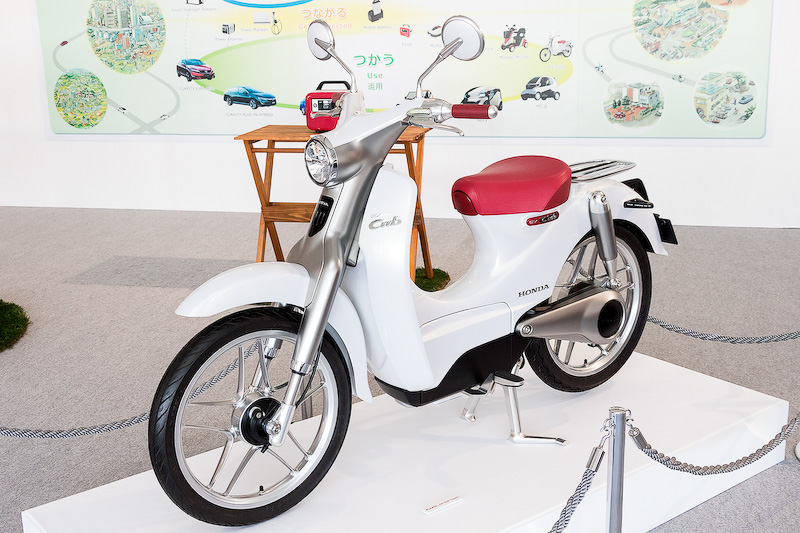 2017年に世界累計生産台数が1億台を突破する見込みの「スーパーカブ」（写真は会場に展示してあったEVカブのプロトタイプ）