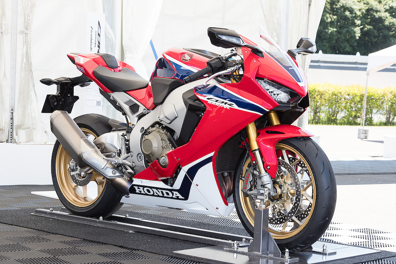 会場ではアドベンチャーモデル「Africa Twin（アフリカツイン）」やスーパースポーツモデル「CBR1000RR SP」の展示も行なわれた