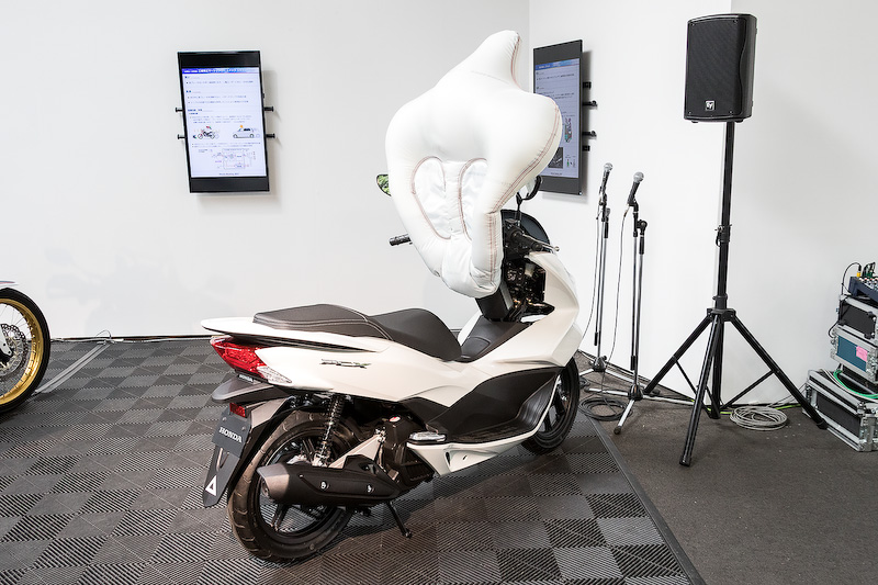 小型スクーターに搭載可能な「二輪車用エアバッグコンセプト」