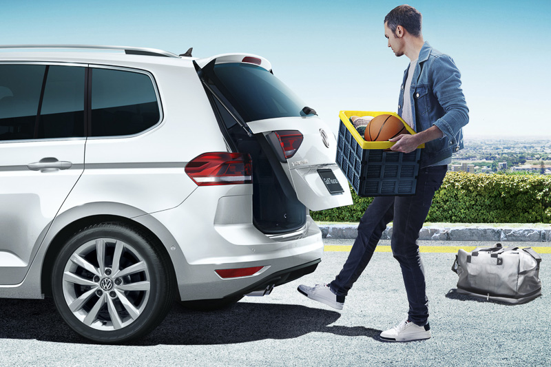 「パワーテールゲート」（“Easy Open”機能付）の動作イメージ