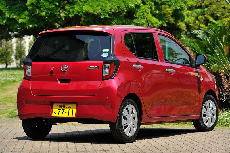 新型ミラ イース X“SA III”（マゼンタベリーマイカメタリック）