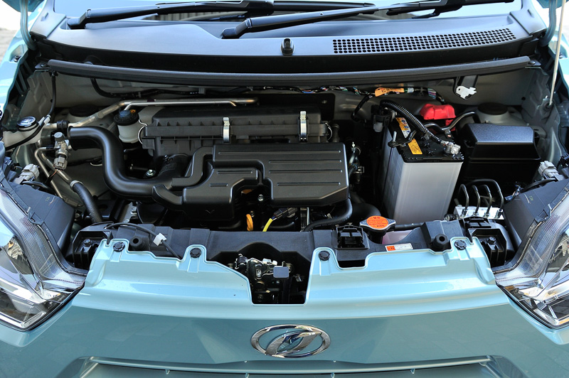 エンジンではオルタネーターベルトの低フリクション化などでエネルギー効率を高めたほか、CVTケースの薄肉化などで軽量化を図った。JC08モード燃費はG“SA III”とX“SA III”の2WD（FF）車が34.2km/L、そのほかの2WD車が35.2km/Lで、4WD車は全車32.2km/L