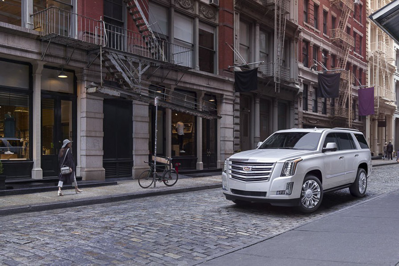 「エスカレード プラチナム」