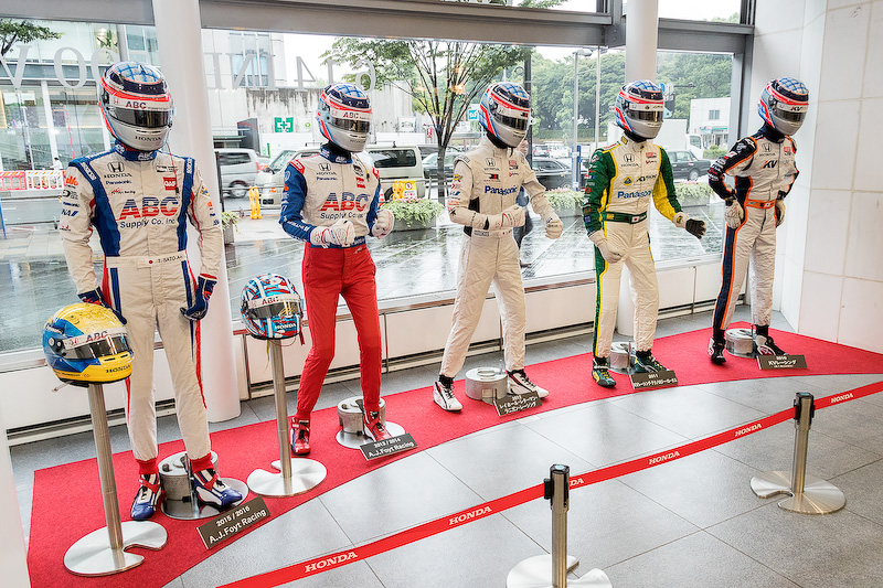 歴代のレーシングスーツとヘルメット