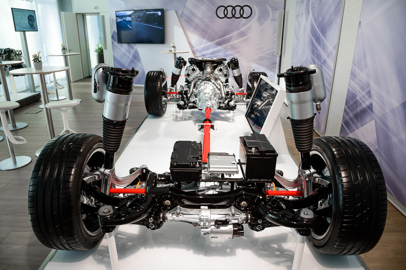 リチウムイオンバッテリーは車両後方にレイアウト