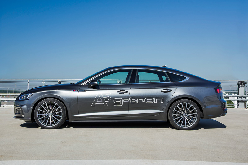 ドイツ本国などでは販売が行なわれているCNG（圧縮天然ガス）が燃料の「アウディ g-tron」