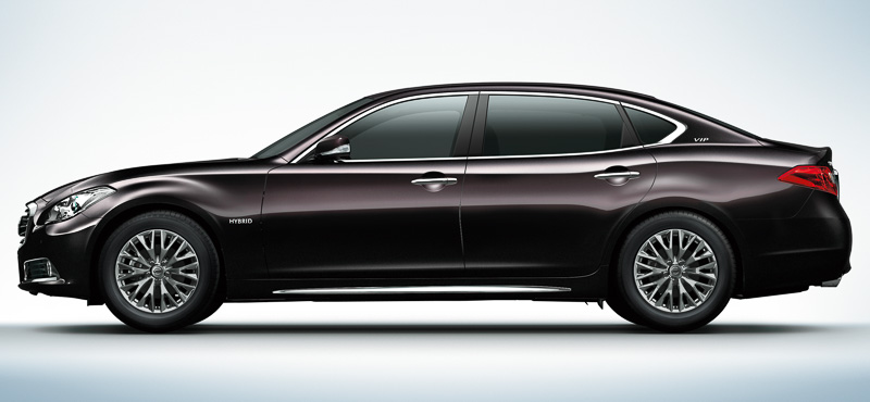 ボディカラーは4種類。写真は「ガーネットブラック」