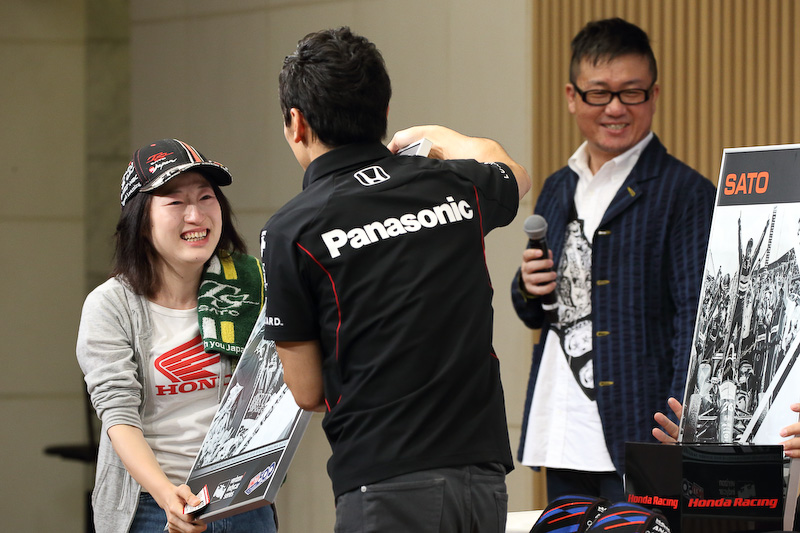 プレゼント抽選会の模様