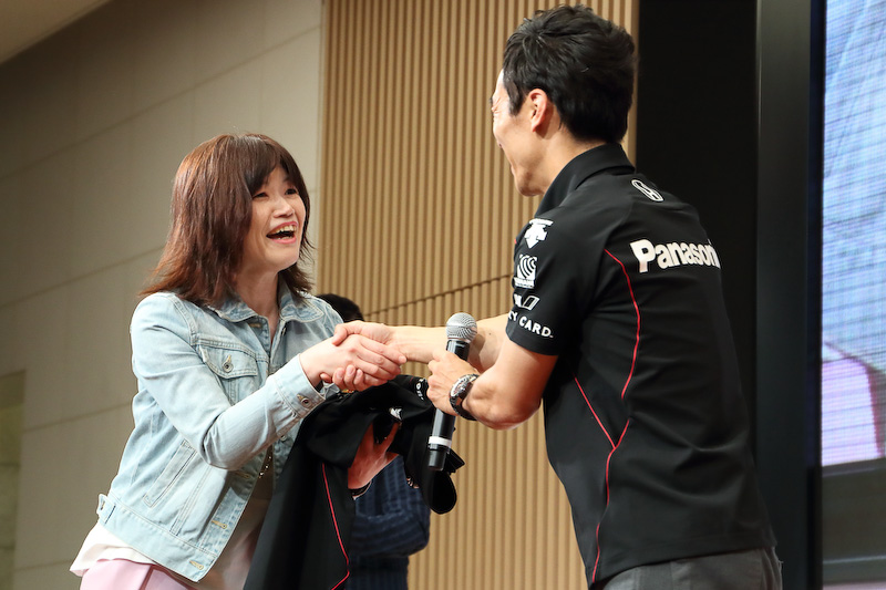 プレゼント抽選会の模様