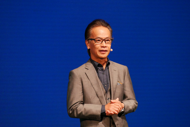 「スマートフォンをクルマの中でも安全に利用できる環境を提供することは、我々自動車メーカーの使命」と語る友山氏