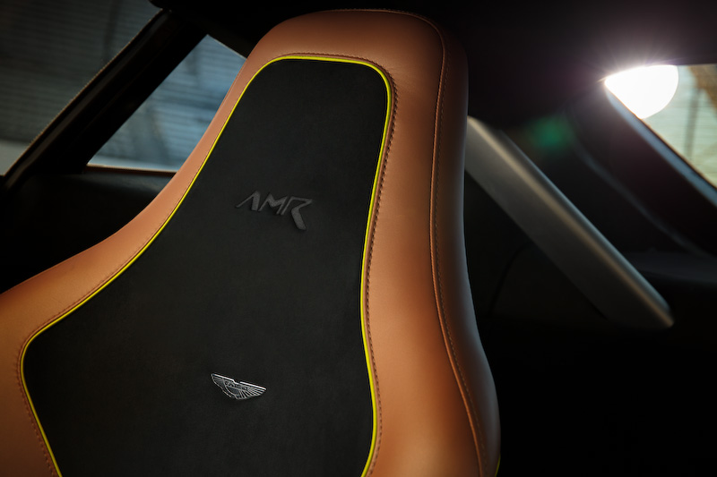 V12エンジンを搭載するヴァンテージ AMR