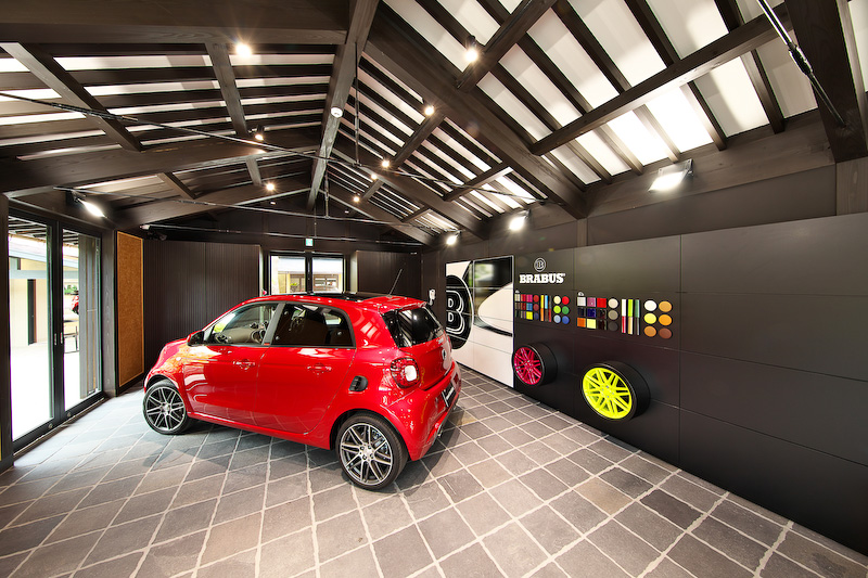 カフェ「.S」（ドットエス）を併設し、近隣住民や観光客も気軽に立ち寄れる空間に仕上げた