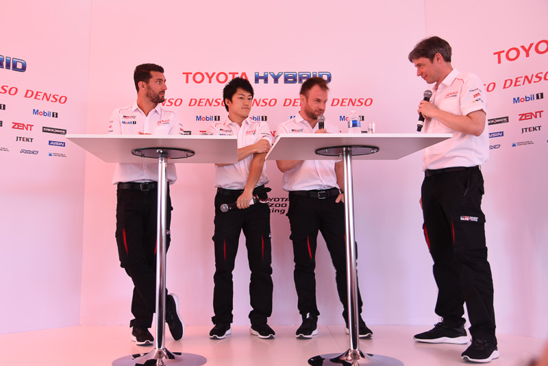 トヨタ9号車のクルー。左から、ニコラス・ラピエール選手、国本雄資選手、ホセ・マリア・ロペス選手