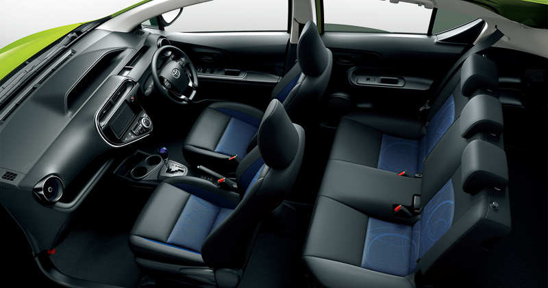 S（内装色：ブルーブラック）、オプション装着車